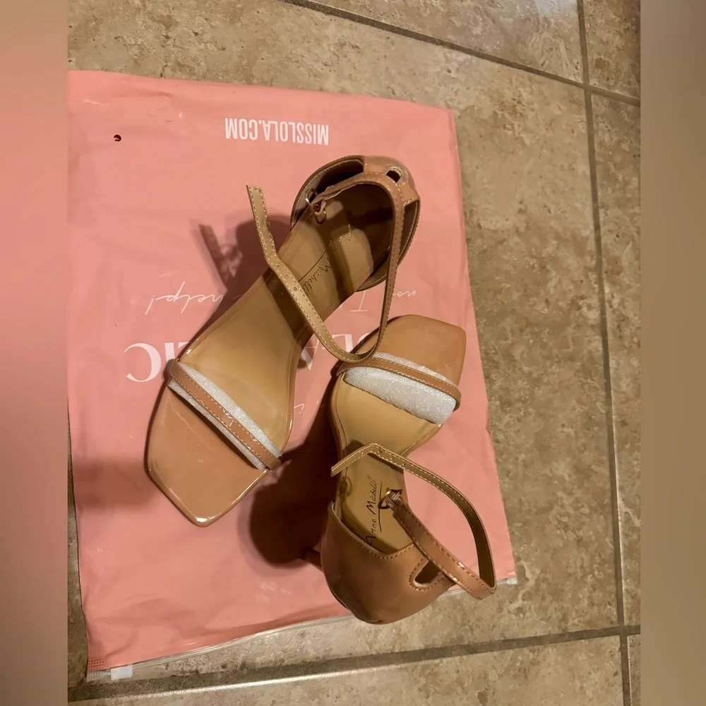 NWOT Miss Lola Dark Nude Patent Heels - Picture 8 of 8